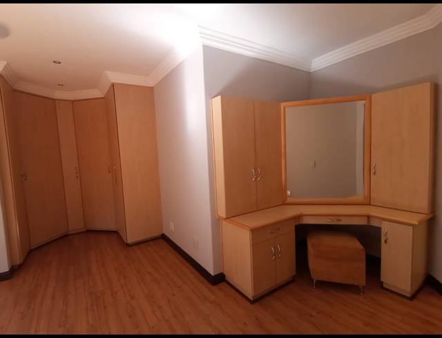 3 BEDROOM TOWNHOUSE FOR SALE IN THREE RIVERS PROPER